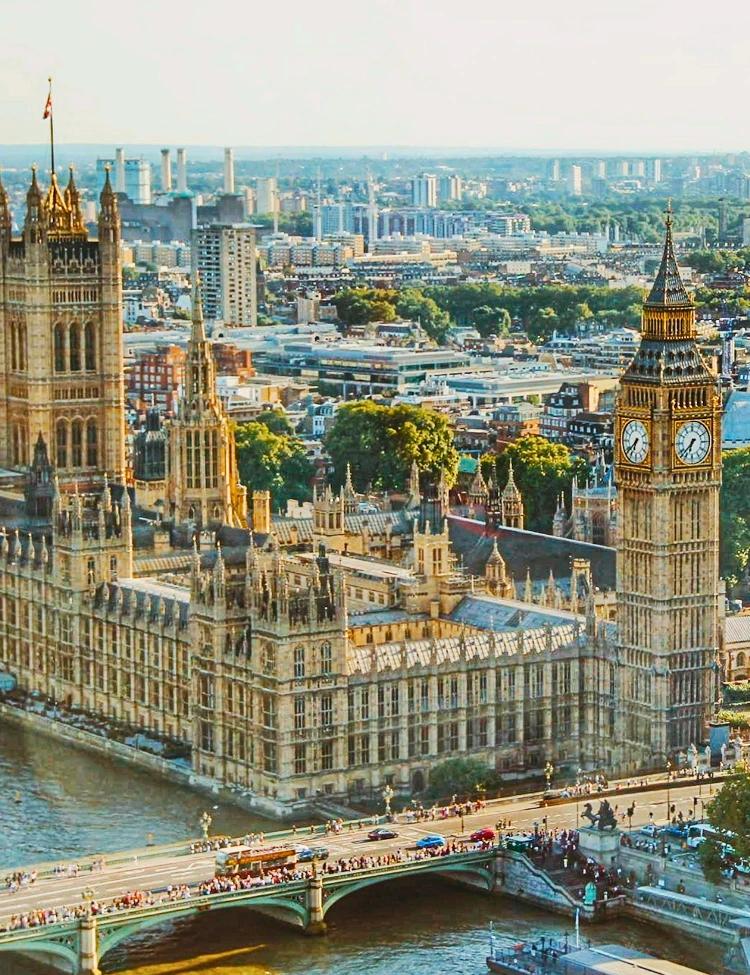 Vue de la ville de Londres avec le Big Ben et la Tamise